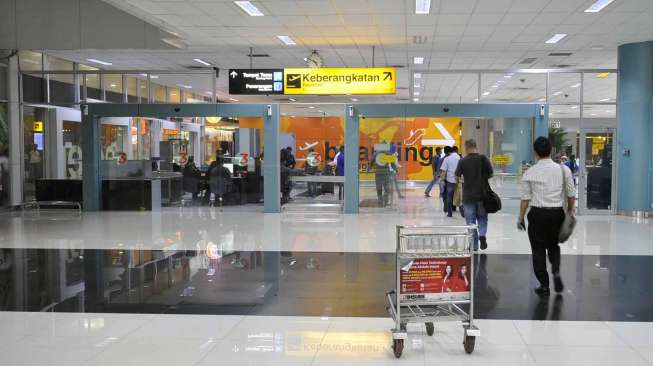 Suasana Terminal 3 Bandara Soekarno-Hatta Jakarta menjelang hari raya Idul Fitri 1432H, Rabu (23/7). [suara.com/Adrian Mahakam]