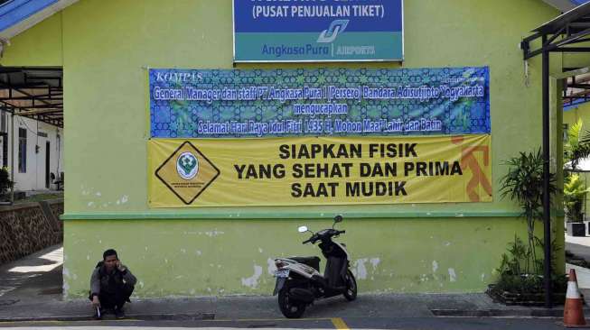 Suasana H-4 menjelang lebaran di Bandar Udara Adisutjipto, Jogjakarta, Kamis (24/7). [suara.com/Adrian Mahakam]