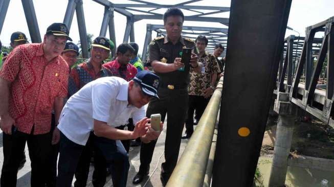 Jembatan Comal Hanya Boleh Dilalui Kendaraan Kecil