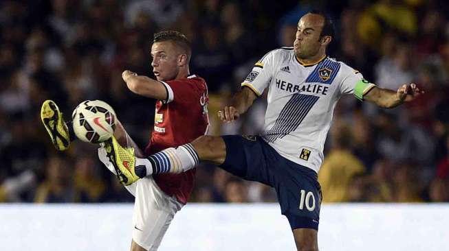 Pertandingan Los Angeles Galaxy dengan Manchester United di Piala Chevrolet di Rose Bowl, California, Kamis (23/7). [Reuters]