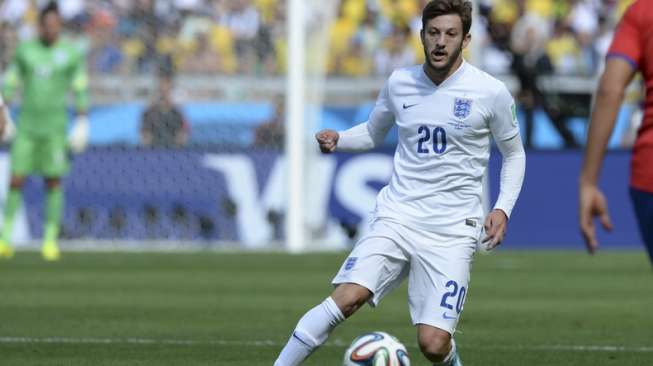 Adam Lallana saat memperkuat Inggris di Piala Dunia 2014.(Celso Pupo/Shutterstock)