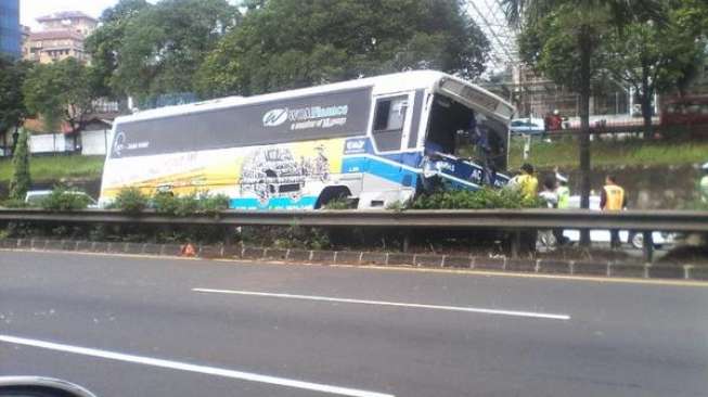 Di Tanah Abang, Pejalan Kaki Dilindas Bus Mayasari