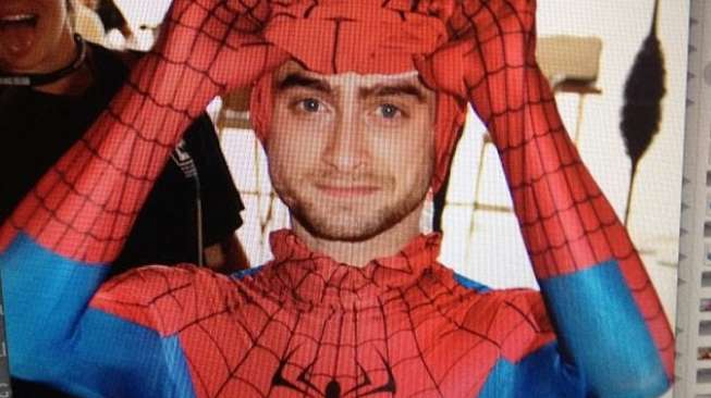 Begini Tampang Harry Potter Pakai Kostum Spider Man