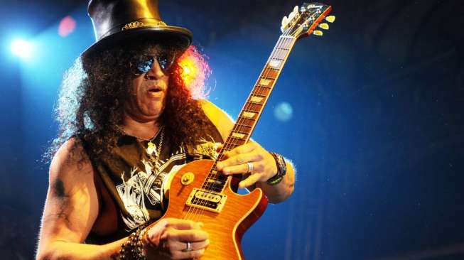 Slash Gitaris Guns N Roses Bagikan Kabar Duka