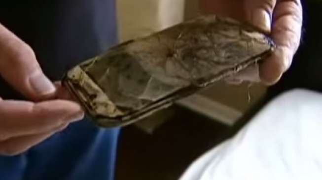 Samsung Galaxy S4 Remaja Ini Terbakar di Bawah Bantal