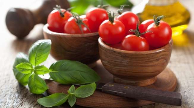 Tomat adalah buah yang bisa menyuplemen kulit Anda (shutterstock)