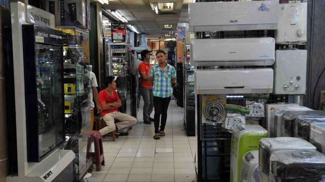 Pusat penjualan elektronik Glodok sudah menunjukkan geliat perdagangan di H+3 Lebaran, Kamis (31/7). [suara.com/Adrian Mahakam]