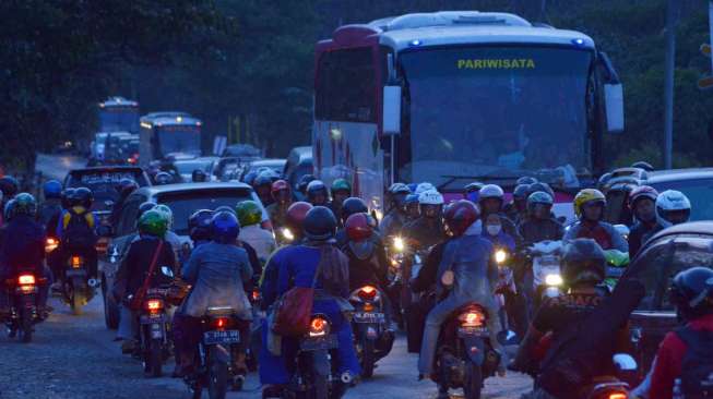 Arus Balik Lebaran, Garut-Nagreg Padat Merayap