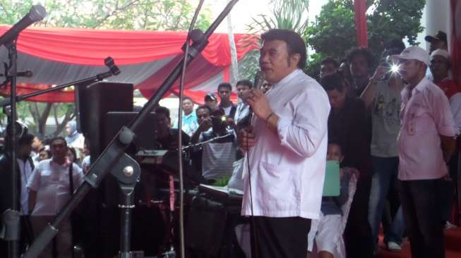 Masyarakan dan simpatisan menghadiri halal bi halal Prabowo-Hatta di Rumah Polonia, Jaktim, Minggu (3/8). [suara.com/Bowo Raharjo]