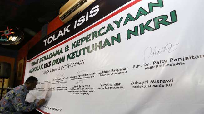 Sejumlah tokoh  lintas agama menggelar diskusi dengan tema \"Umat Beragama & Kepercayaan Menolak ISIS Demi Keutuhan NKRI\" di Jakarta, Senin (4/8). [suara.com/Kurniawan Mas'ud]