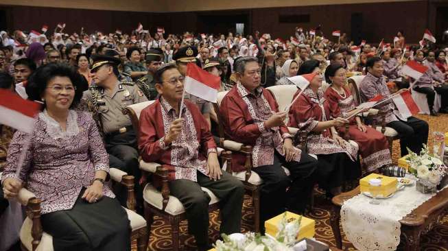 Presiden SBY didampingi Ibu Ani menghadiri Puncak Peringatan Hari Anak Nasional (HAN) 2014 di Gedung Sasana Kriya, Taman Mini Indonesia Indah, Jakarta Timur, Rabu (6/8). [Rumgapres/Abror]