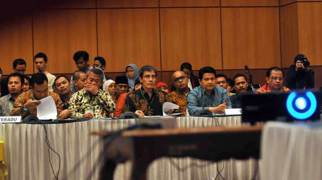 Dewan Kehormatan Penyelenggara Pemilu menggelar sidang perdana dugaan pelanggaran kode etik KPU dan Bawaslu RI di Ruang KH. M. Rosyidi, Kantor Kementrian Agama Jakarta, Jumat (8/8). [suara,com/Adrian Mahakam]