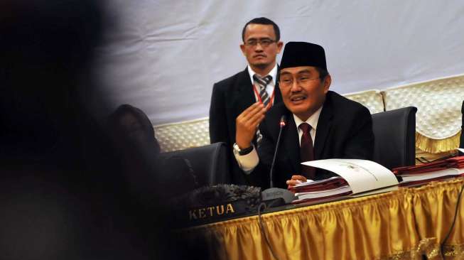 Dewan Kehormatan Penyelenggara Pemilu menggelar sidang perdana dugaan pelanggaran kode etik KPU dan Bawaslu RI di Ruang KH. M. Rosyidi, Kantor Kementrian Agama Jakarta, Jumat (8/8). [suara,com/Adrian Mahakam]