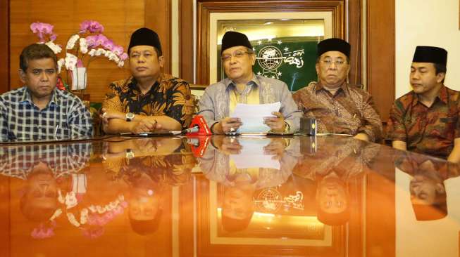 Ketua PBNU, Said Aqil Siroj memberikan pernyataan menolak ISIS di Jakarta, Jum'at (8/8). [Suara.com/Kurniawan Mas'ud]