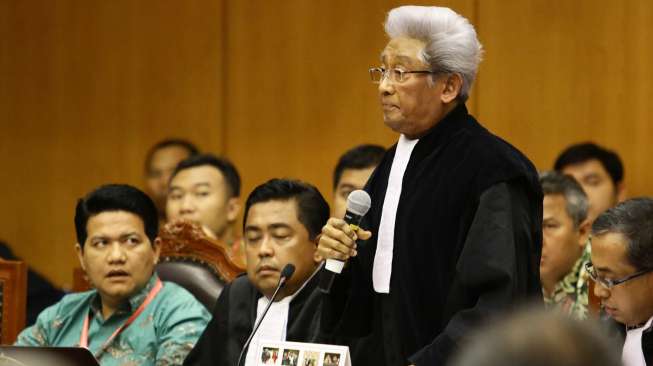 Adnan Buyung: Bukti Tim Prabowo Harus Lebih Konkret