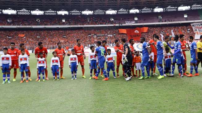 Persib - Persija Berbagi Poin di GBLA