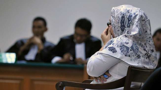 Gubernur Banten Non-aktif Ratu Atut Chosiyah menjalani sidang pembacaan tuntutan di Pengadilan Negeri Tindak Pidana Korupsi Jakarta, Senin (11/8). [suara.com/Adrian Mahakam]