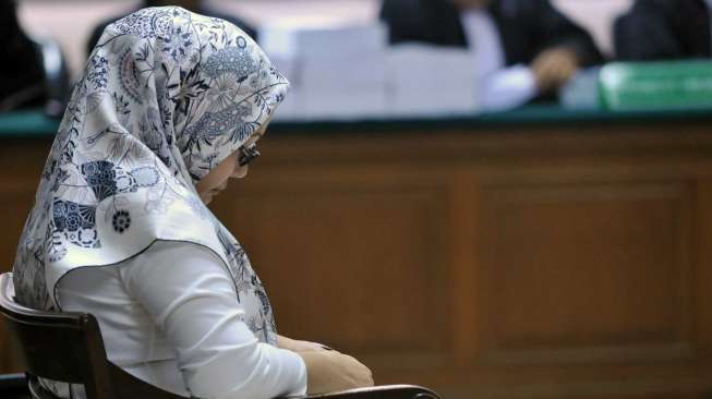 Gubernur Banten Non-aktif Ratu Atut Chosiyah menjalani sidang pembacaan tuntutan di Pengadilan Negeri Tindak Pidana Korupsi Jakarta, Senin (11/8). [suara.com/Adrian Mahakam]