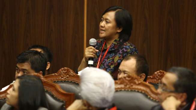 Mahkamah Konstitusi menggelar sidang ketiga perkara perselisihan Hasil Pemilihan Umum Presiden dan Wakil Presiden Tahun 2014 dengan agenda mendengarkan keterangan saksi pihak termohon di ruang sidang pleno MK Jakarta, (11/8). [suara.com/Kurniawan Mas'ud]