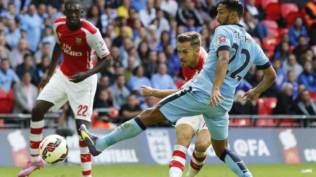 Arsenal menjuarai Community Shield, setelah mengalahkan Manchester City 3-0 di Wembley, Minggu (10/8). [Reuters/Suzanne Plunkett] 