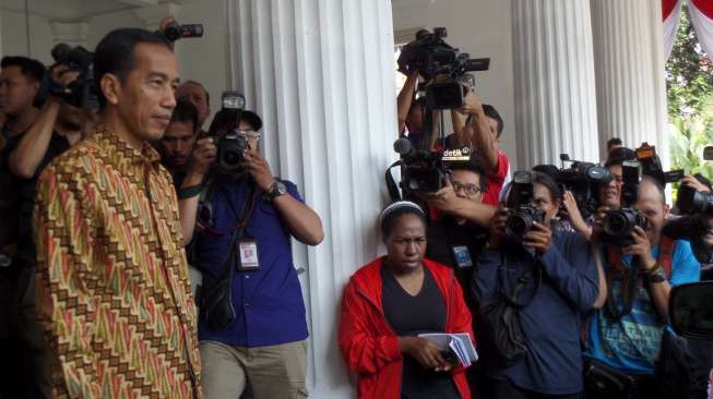 Menteri Luar Negeri Jepang, Fumio Kishida bertemu dengan Presiden RI terpilih Joko Widodo, di Balai Kota,  Jakarta, Selasa (12/8). [suara.com/Bagus Santosa]