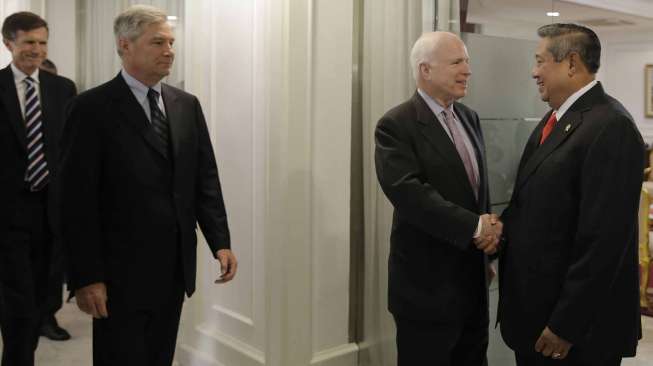 Presiden SBY menerima Delegasi Senator AS John McCain di kantor Presiden Jakarta, Selasa (12/8). [Rumgapres/Abror]