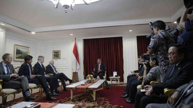 Presiden SBY menerima Delegasi Senator AS John McCain di kantor Presiden Jakarta, Selasa (12/8). [Rumgapres/Abror]