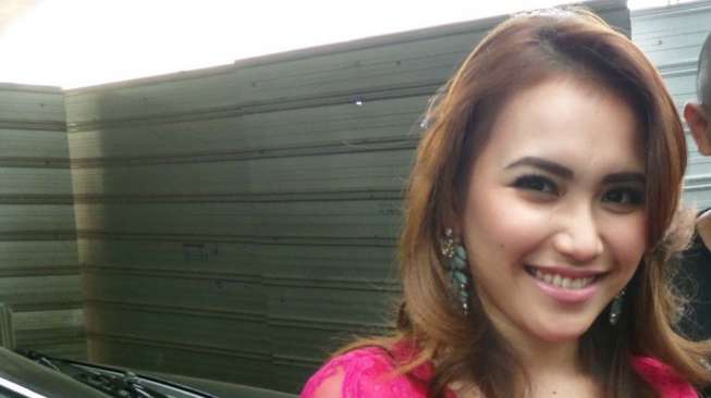 Ayu Ting Ting ditemui di Studio AD, Jalan TB Simatupang, Jakarta Selatan, Selasa (12/8). [suara.com/Ismail]