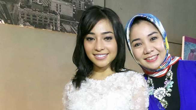 Ultah ke-21, Nikita Willy Boyong Keluarga Umrah