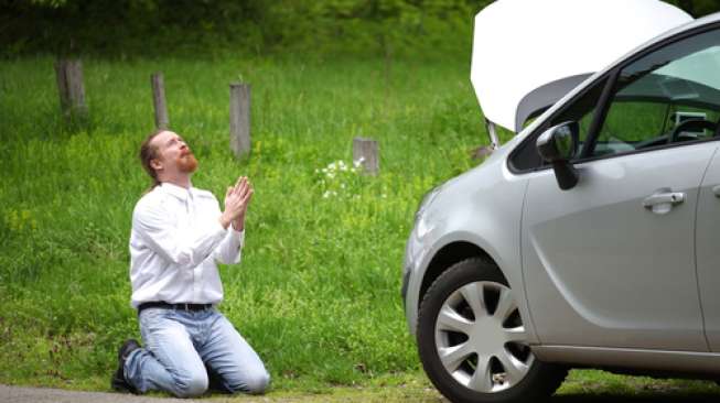 Terima Uang Untuk Berkati Mobil Mewah, Pemuka Agama Dikritik