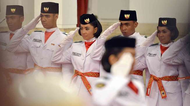 Upacara Pengukuhan Pasukan Pengibar Bendera Pusaka (Paskibraka) Tahun 2014 di Istana Negara, Jakarta, Kamis (14/8). [Antara/Widodo S. Jusuf]