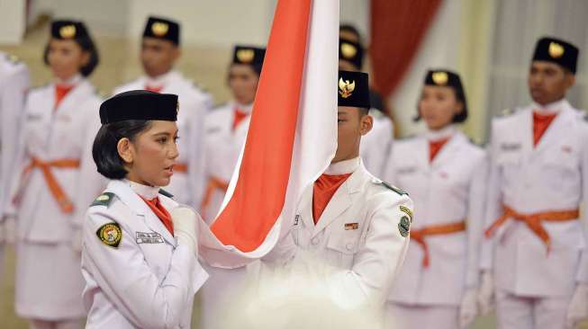 Upacara Pengukuhan Pasukan Pengibar Bendera Pusaka (Paskibraka) Tahun 2014 di Istana Negara, Jakarta, Kamis (14/8). [Antara/Widodo S. Jusuf]