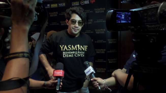 Reza Rahardian di acara press screening film Yasmine di Teater Djakarta Theater, Thamrin, Jakarta Pusat, Kamis (14/8). [suara.com/Ismail]