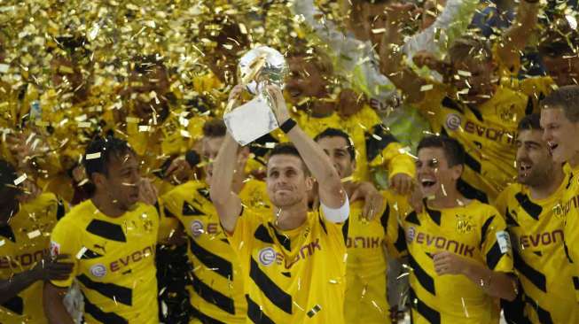 Borussia Dortmund menjuarai Piala Super Jerman, di Dortmund, Rabu (13/8). [Reuters/Ina Fassbender]