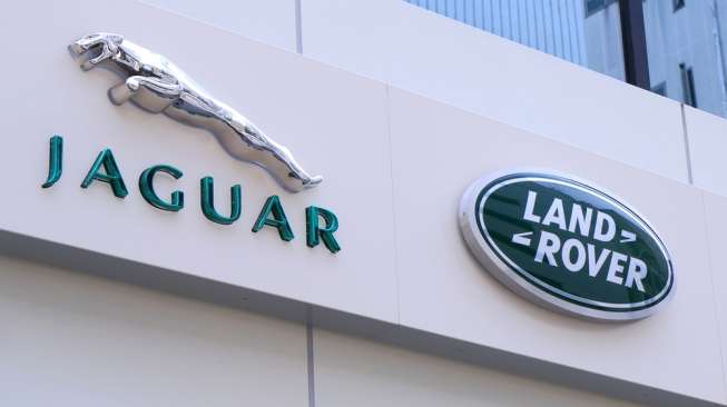 Ilustrasi logo Jaguar Land Rover. [Shutterstock/TK Kurikawa]