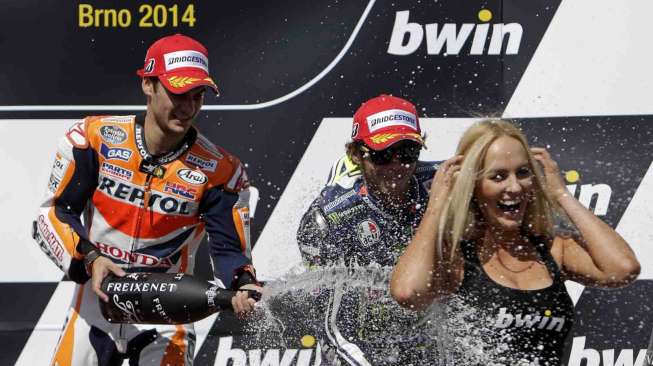 Pebalab Honda Dani Pedrosa menempati posisi pertama di MotoGp  Brno, Minggu (17/8). [Reuters/David W Cerny]