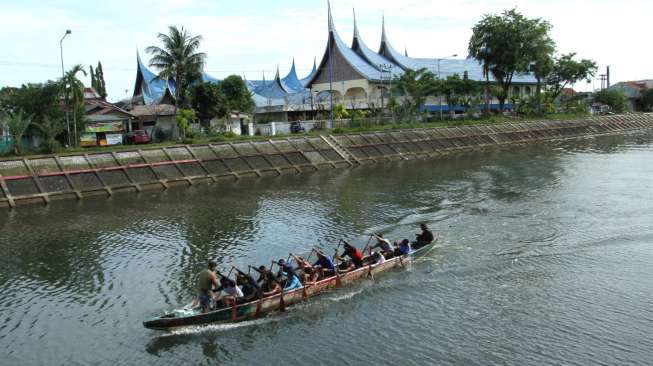 Lima Negara Dipastikan Ikut Lomba Perahu Naga di Padang