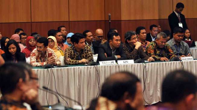 Sidang putusan terkait dugaan pelanggaran kode etik Dewan Kehormatan Penyelenggara Pemilu di kantor Kementerian Agama, Jakarta, Kamis (21/8). [suara.com/Adrian Mahakam]