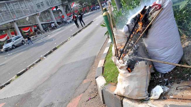 Demo Putusan MK, Pendukung Prabowo Rusak Taman 