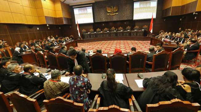 Sidang putusan perkara perselisihan hasil pilpres 2014 di Mahkamah Konstitusi  Jakarta, Kamis (21/8). [suara.com/Kurniawan Mas'ud]