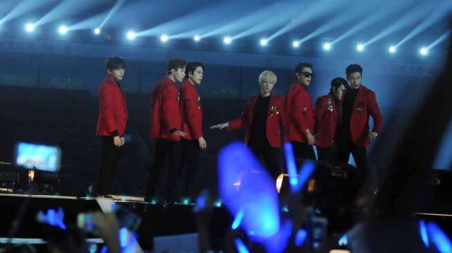 Penampilan Super Junior pada ulang tahun salah satu televisi swasta nasional, Sabtu (23/8). [suara.com/Adrian Mahakam,]