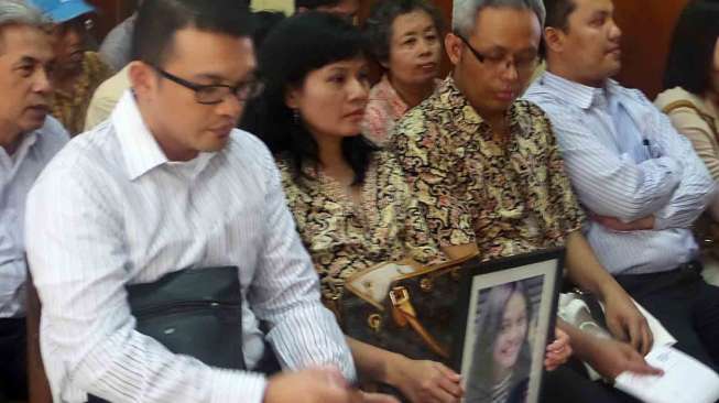 Sidang kasus pembunuhan Ade Sara Angelina Suroto dengan agenda pemeriksaan saksi, di Pengadilan Negeri Jakarta Pusat, Selasa (26/8). [suara.com/Nikolaus Tolen]