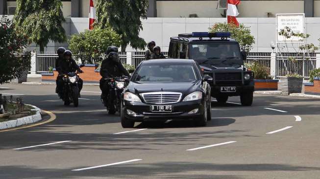 Presiden terpilih Joko Widodo bertolak menuju Bali dari Bandara Halim Perdana Kusuma Jakarta, Rabu (27/8). [suara.com/Kurniawan Mas'ud]