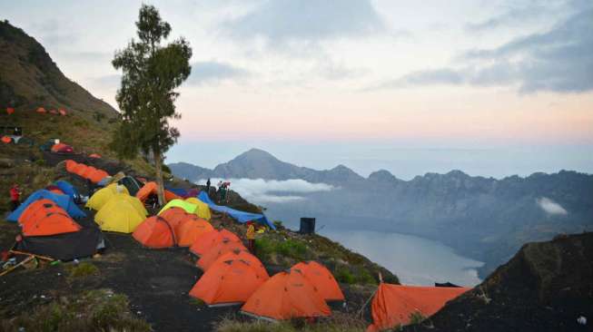 Syahrani Kepincut Keindahan Gunung Rinjani