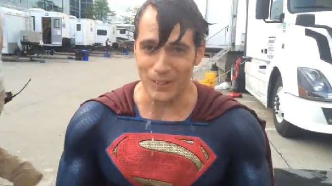 Superman Juga Ikut Tantangan Ice Bucket Challenge