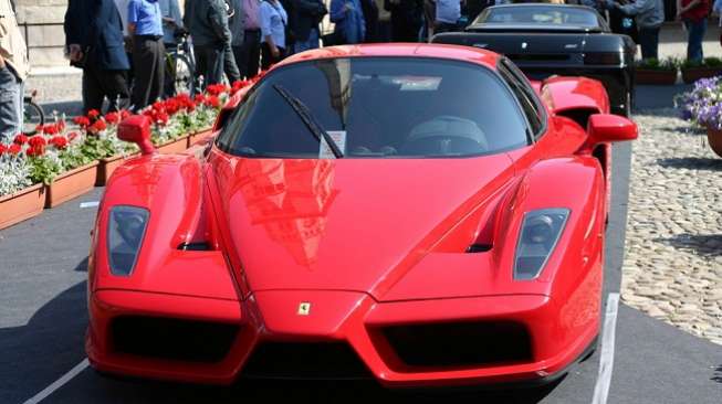  Pajak  Mobil  Mewah Naik Penjualan Ferrari  Turun Bagian 1