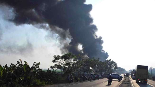 Arus Lalin Pantura Tersendat Imbas Ledakan Pipa Pertamina