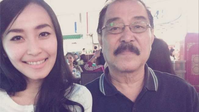 Ayah Meninggal Dunia, Rini Idol Tunda Tur