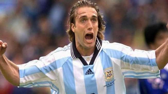 Batistuta Sempat Minta Dokter untuk Amputasi Kakinya