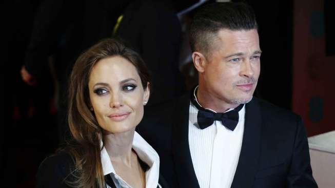 Angelina Jolie dan Brad Pitt di British Academy of Film and Arts Awards, di Royal Opera House,  London  [Reuters/Luke MacGregor]